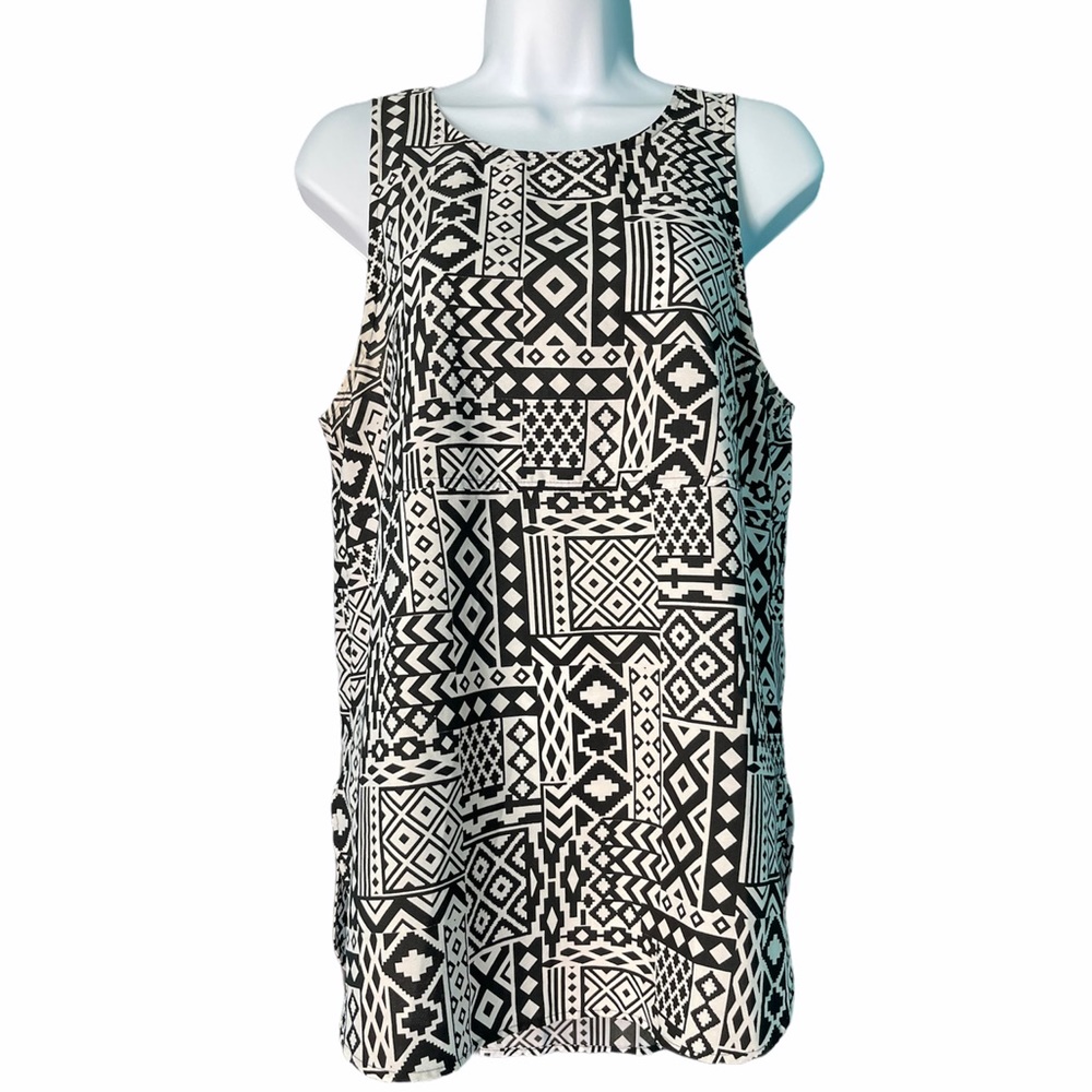 Faded Glory Geometric Black & White Blouse, size M